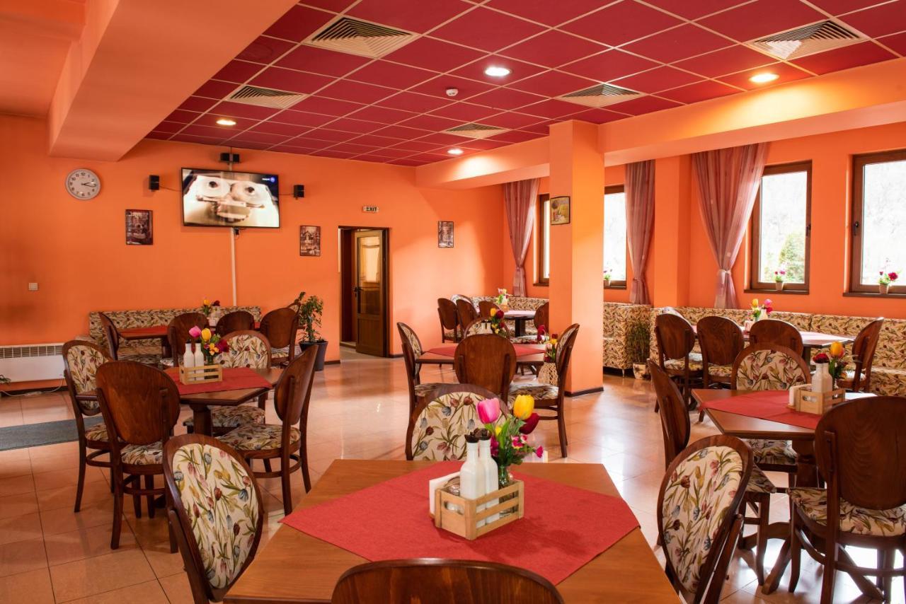 Family Hotel Enica Teteven Εξωτερικό φωτογραφία