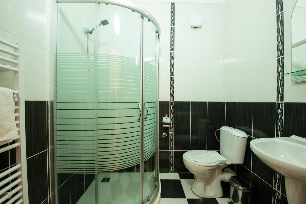 Family Hotel Enica Teteven Εξωτερικό φωτογραφία